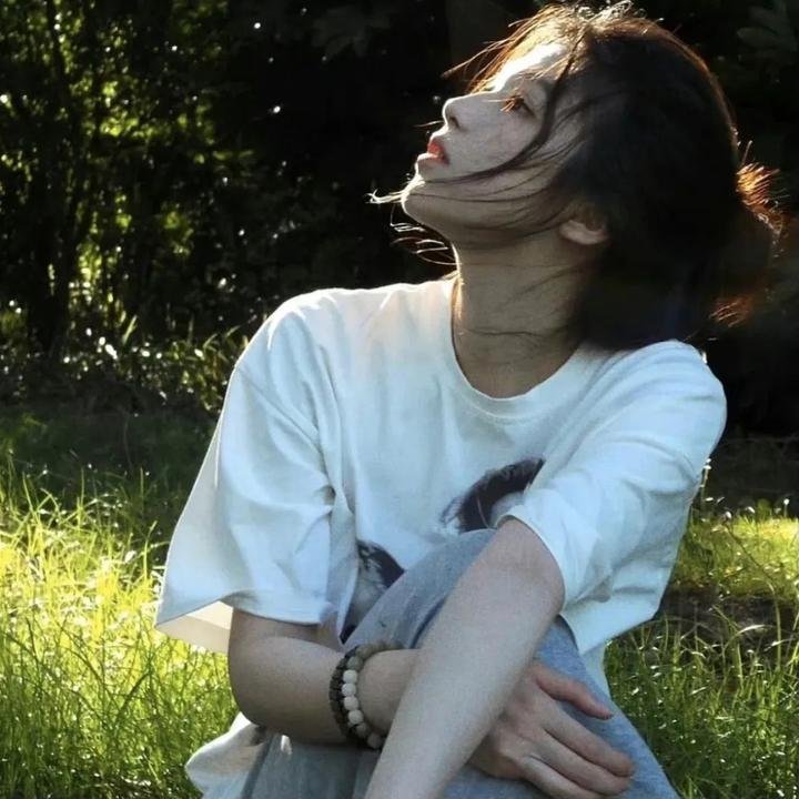 千万别睁眼海报